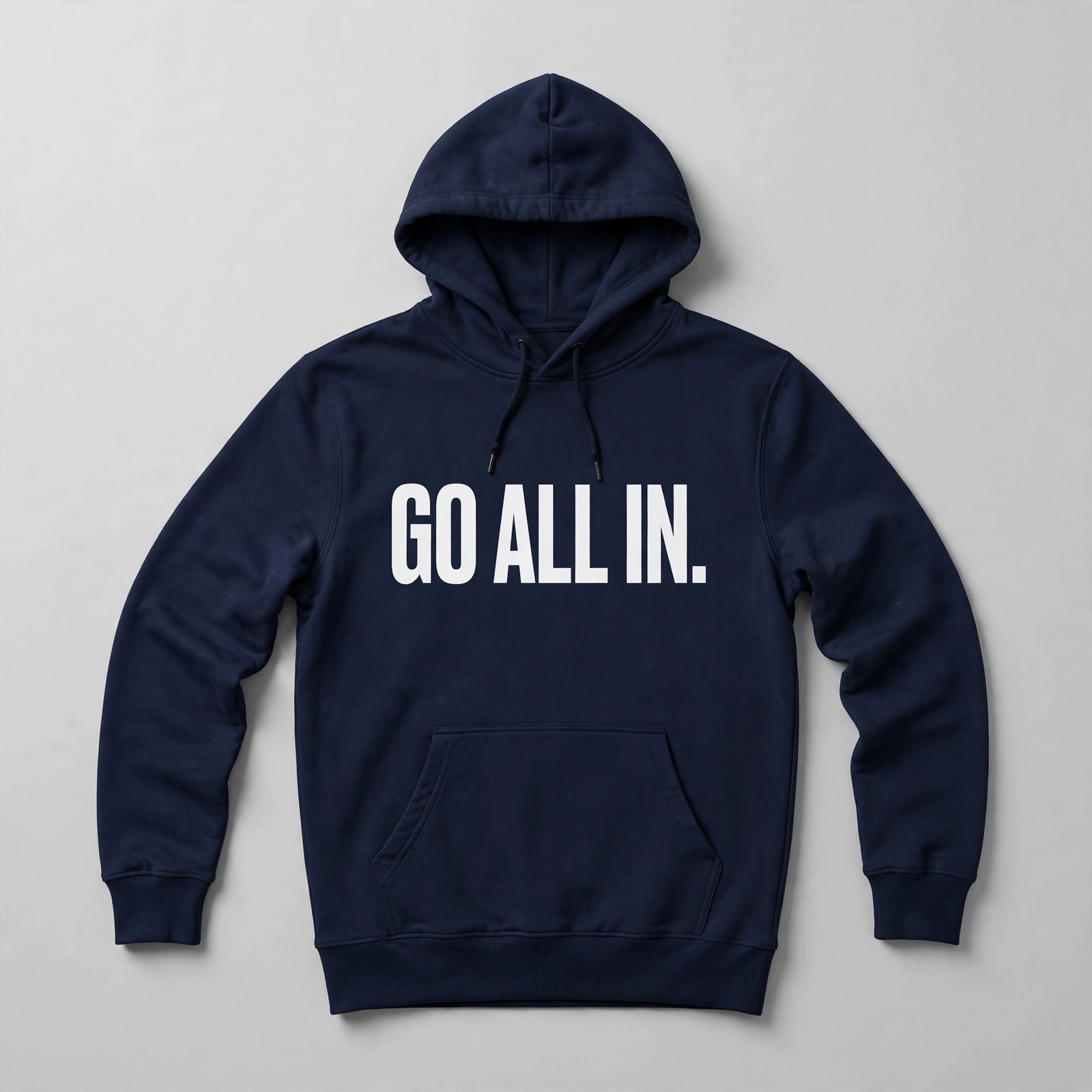 Hoodie bleu marine avec l'inscription GO ALL IN.